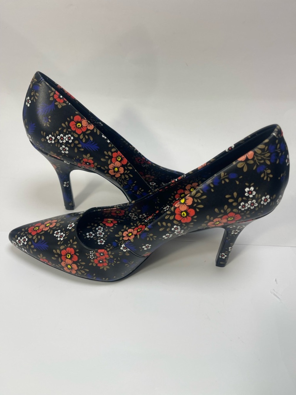 Nine West Black Floral Pointed Pumps with Red and Pink Blooms - Picture 6 of 7